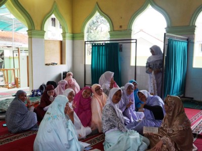 MENUNGGU GILIRAN PRAKTEK SHOLAT 